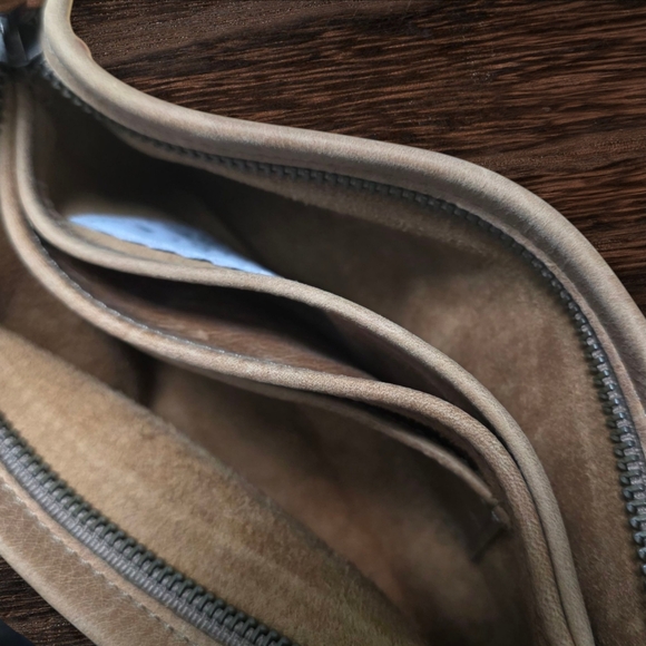 ROUGH & TUMBLE | Made One At A Time In Maine Wristlet - Picture 4 of 6